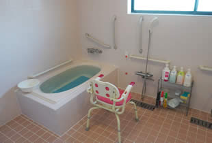 デイサービス「歓館(かんかん)」のお風呂場